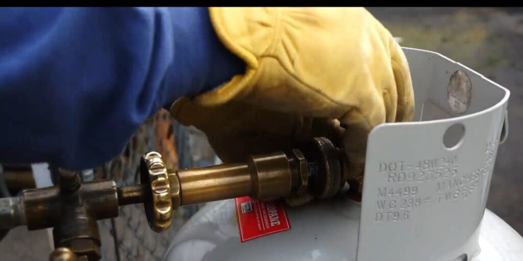filling propane tank